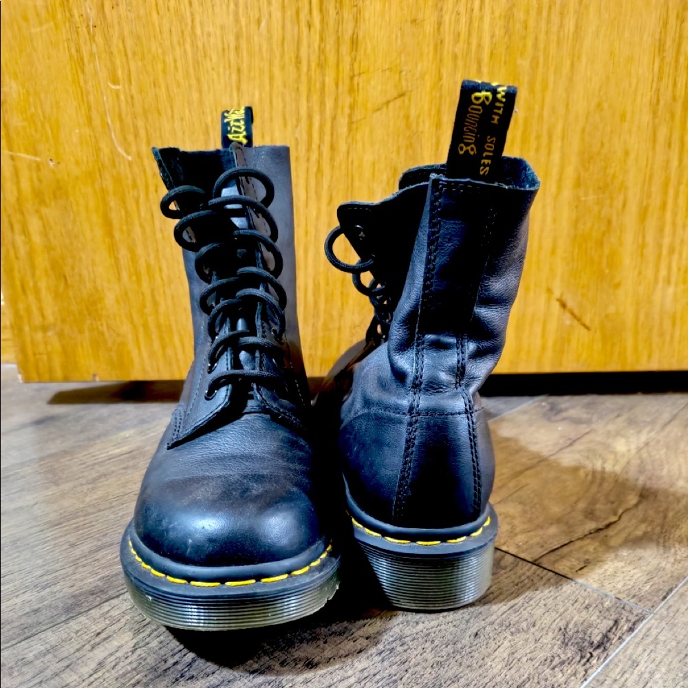 Dr Martens Black Leather Pascal Virginia Combat Boot size 9